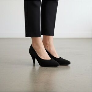 Vintage 1980s Charles Jourdan Paris black suede pumps, made in France - size 6